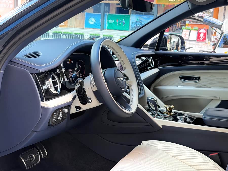 Bentley Bentayga 2023, фото 22