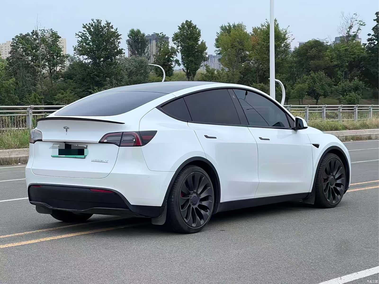 Tesla Model Y, 2023 все фото