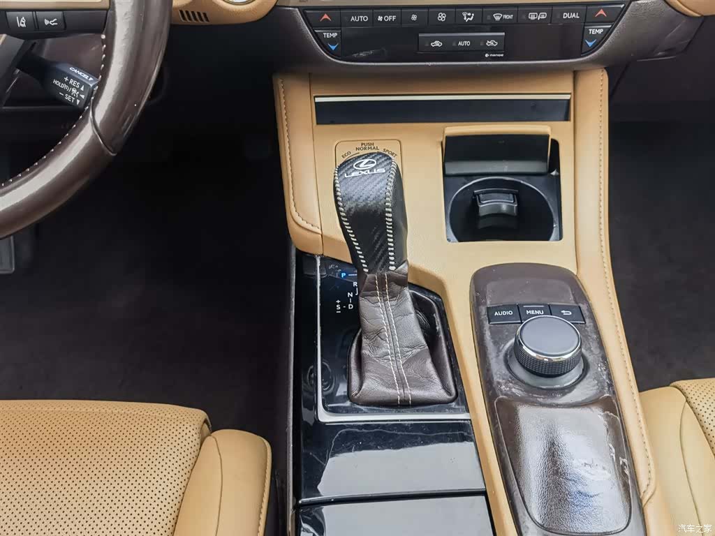 Lexus ES, 2017 13