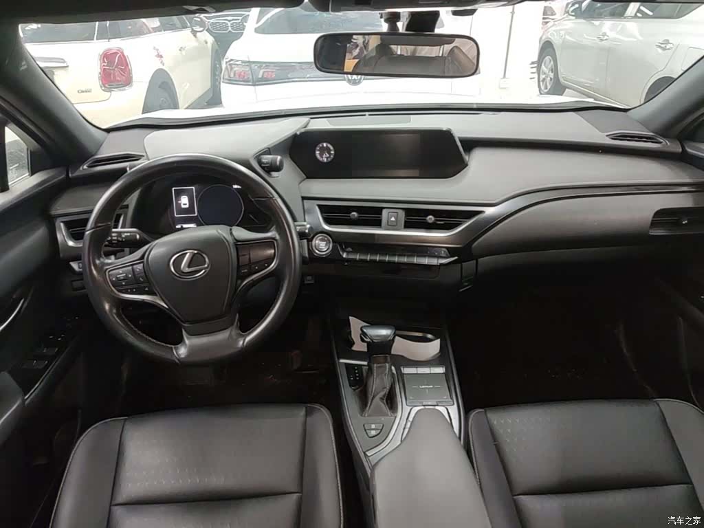 Lexus UX, 2021 10