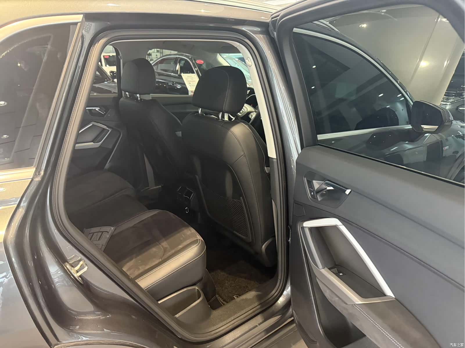 Audi Q3, 2022 10