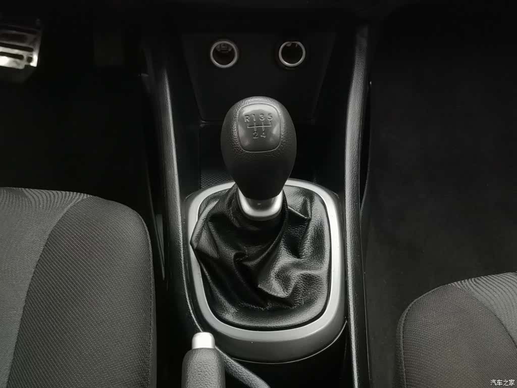 Kia K2, 2015 13