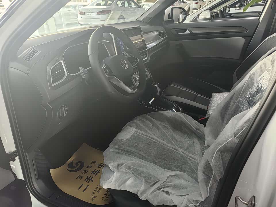 Volkswagen T-ROC exploring Songs