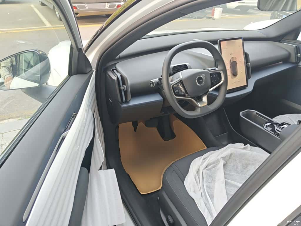 Volvo EX30, 2025 16
