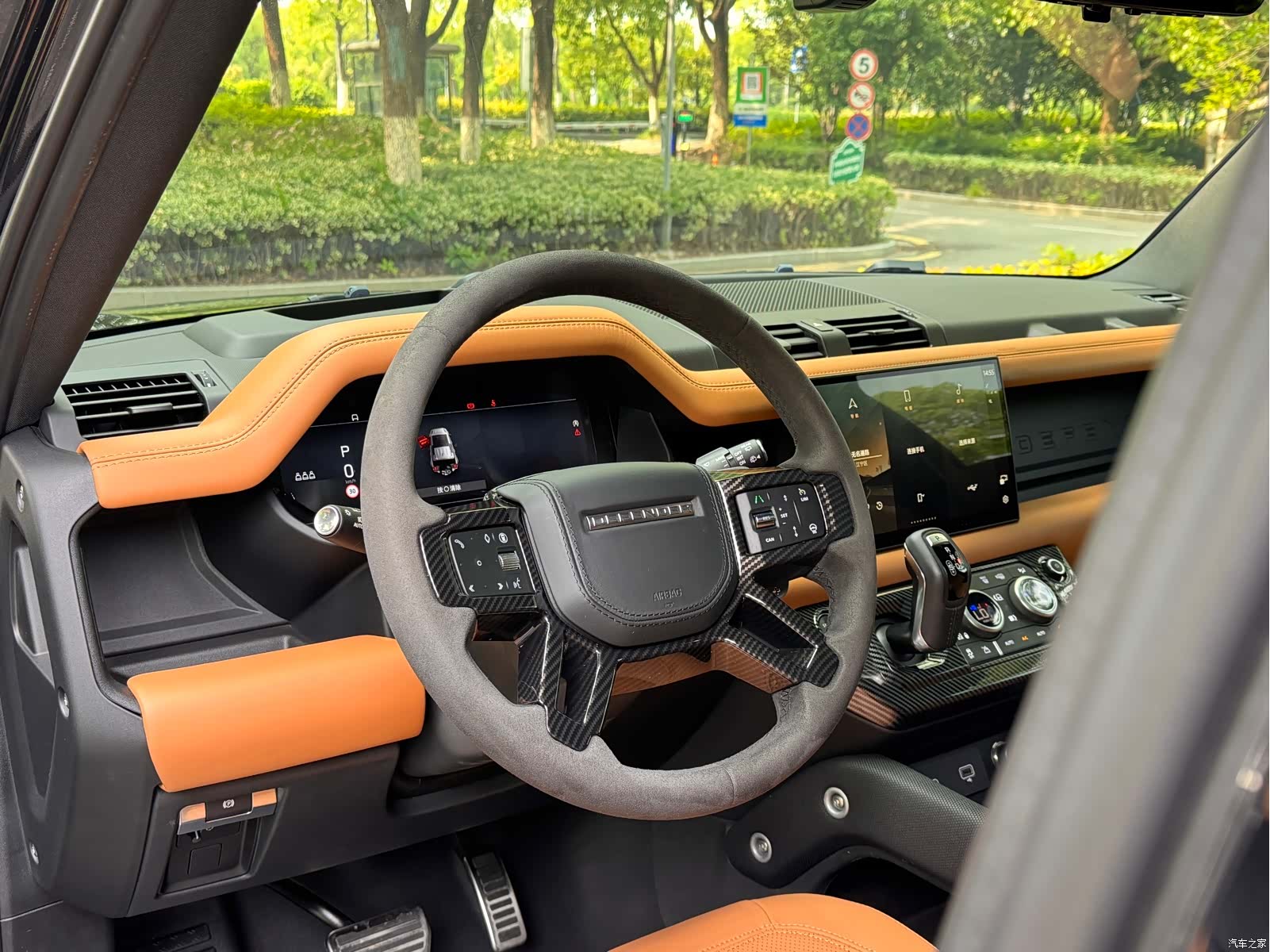 Land Rover Defender, 2024 17