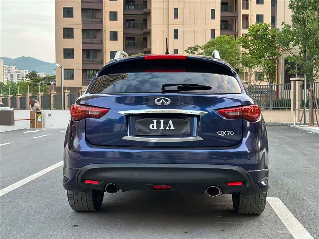 Infiniti QX70, 2014 10
