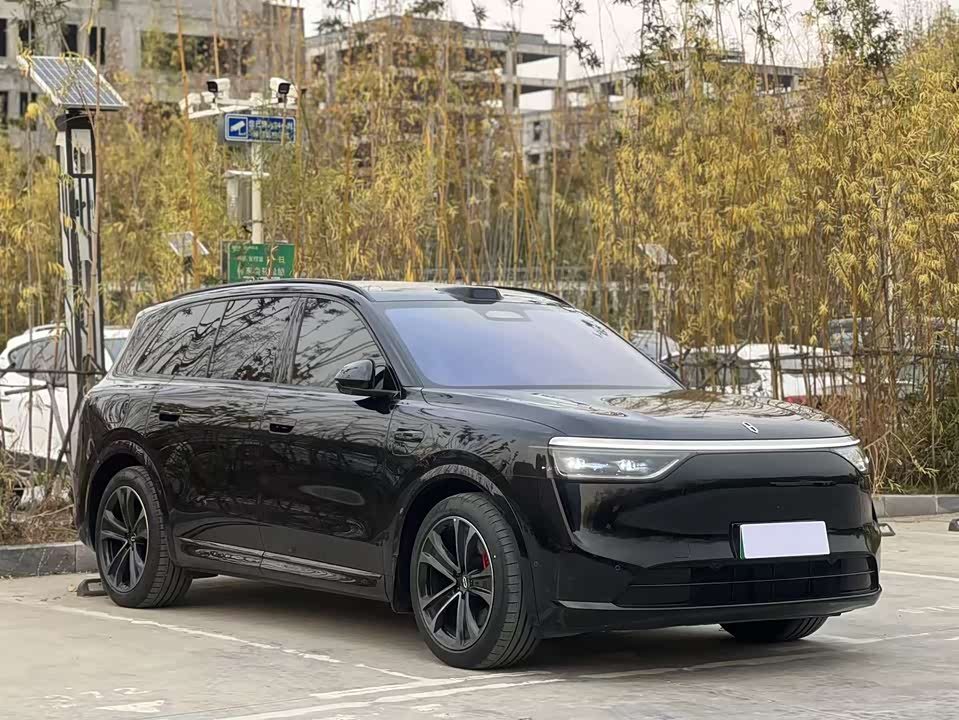 AITO Ask the world M8