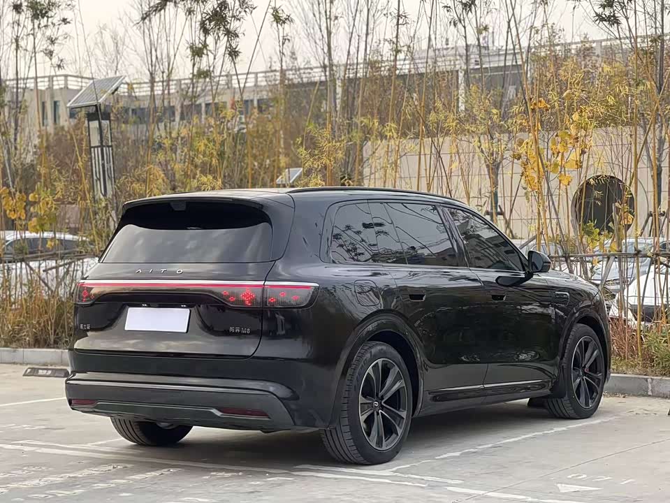 AITO Ask the world M8