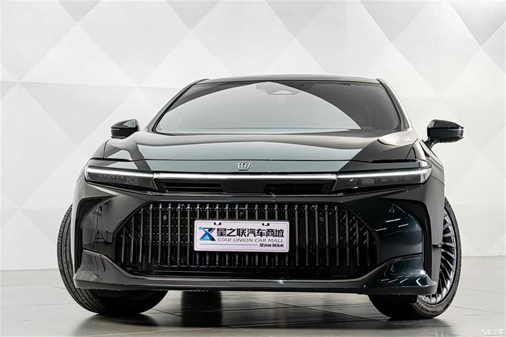 Toyota Crown, 2025 3