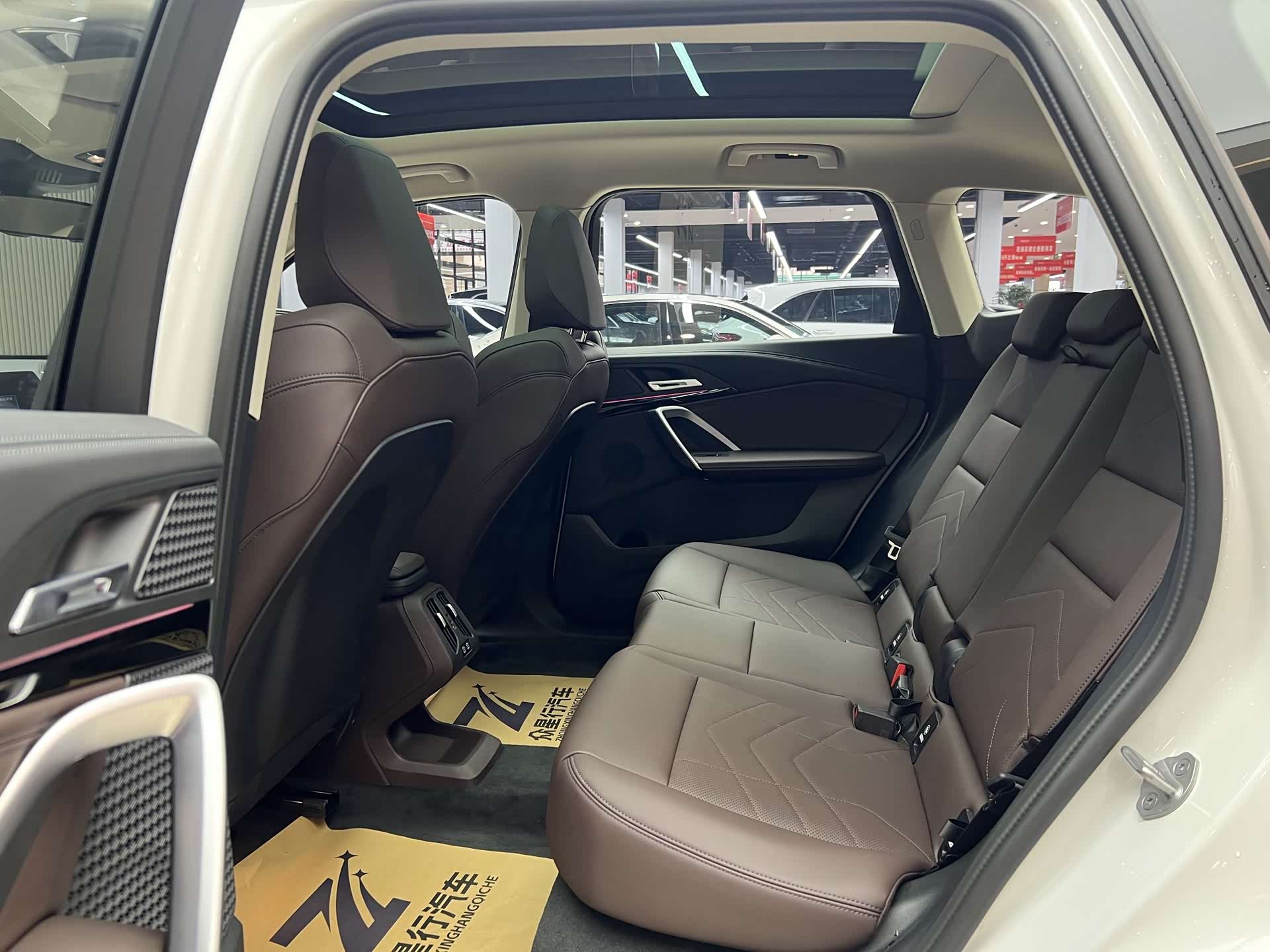 BMW iX1, 2026 13