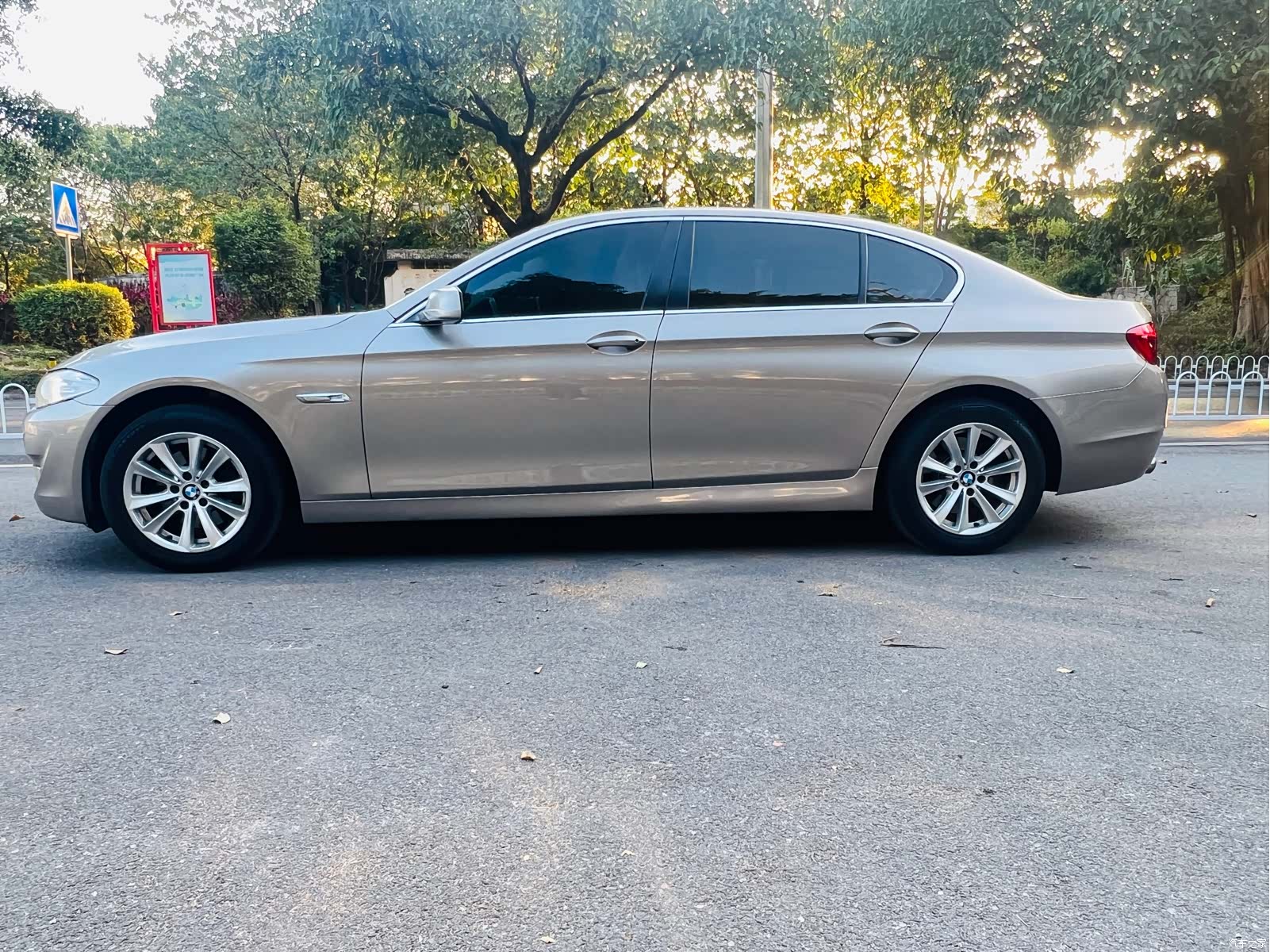 BMW 5 Series, 2013 11
