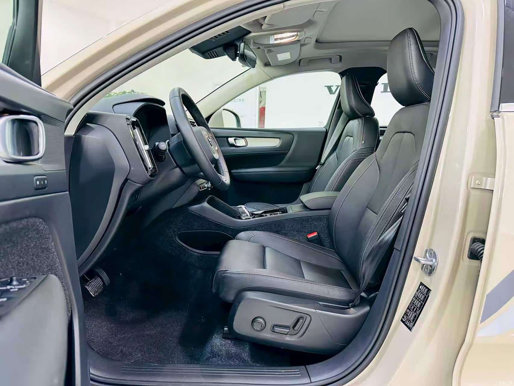 Volvo XC40, 2024 9