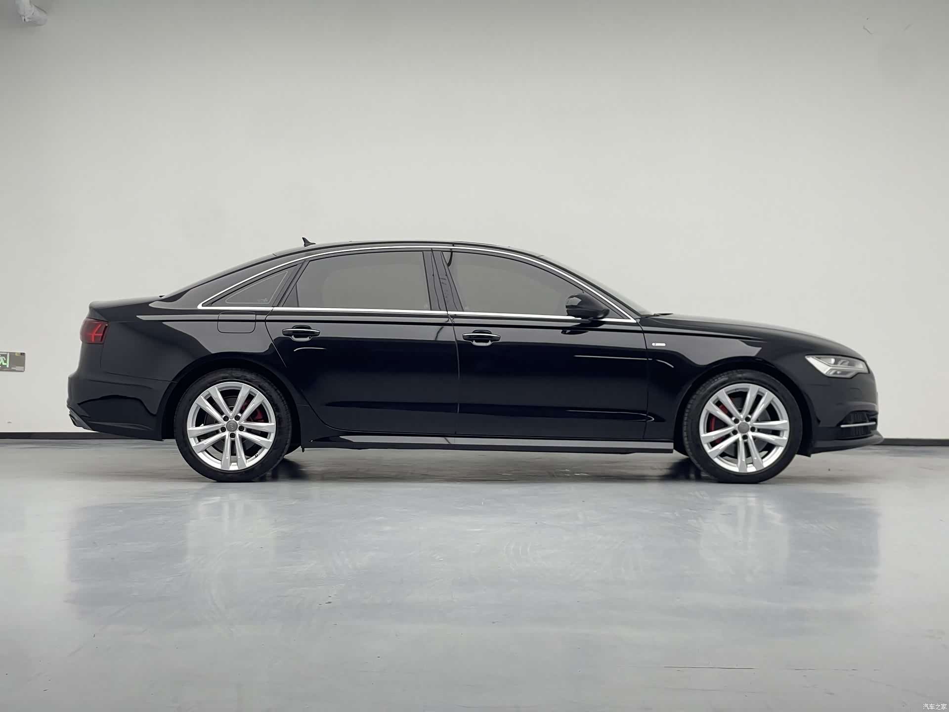 Audi A6L, 2019 8