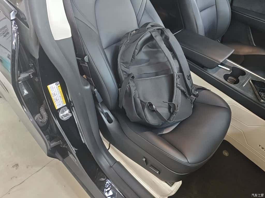Tesla Model Y, 2023 25