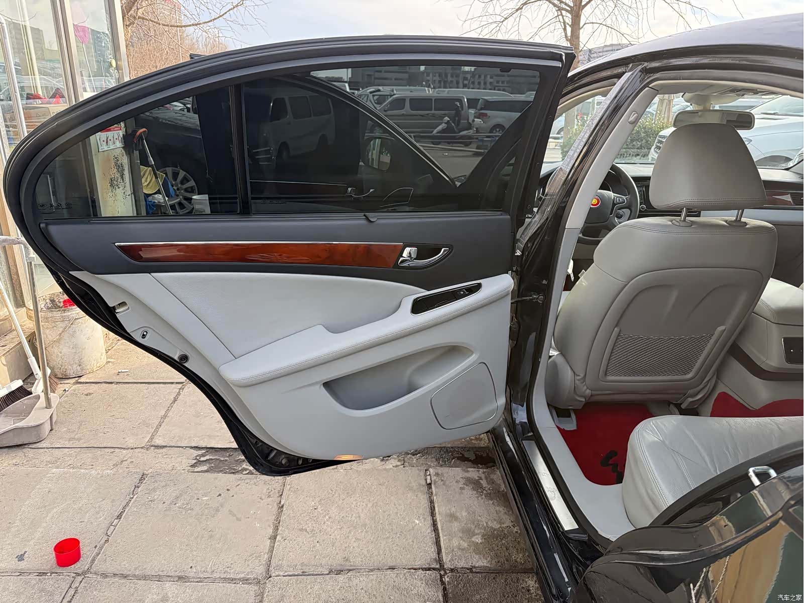 Hongqi H7, 2015 7
