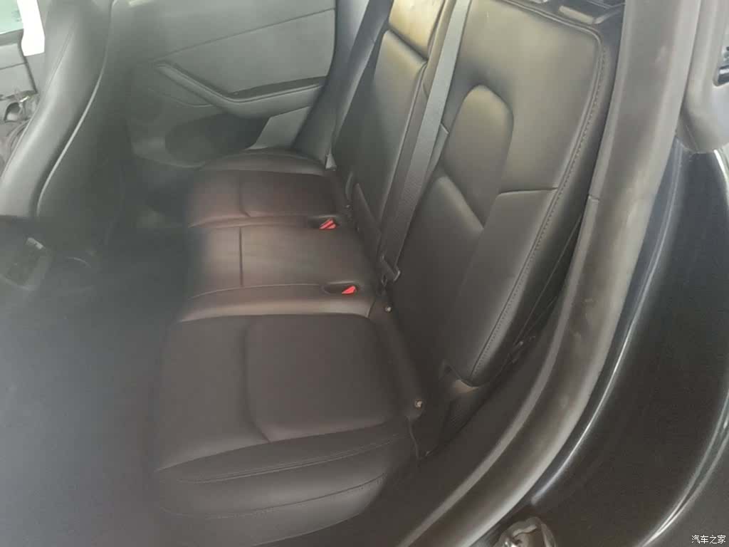 Tesla Model Y, 2024 17