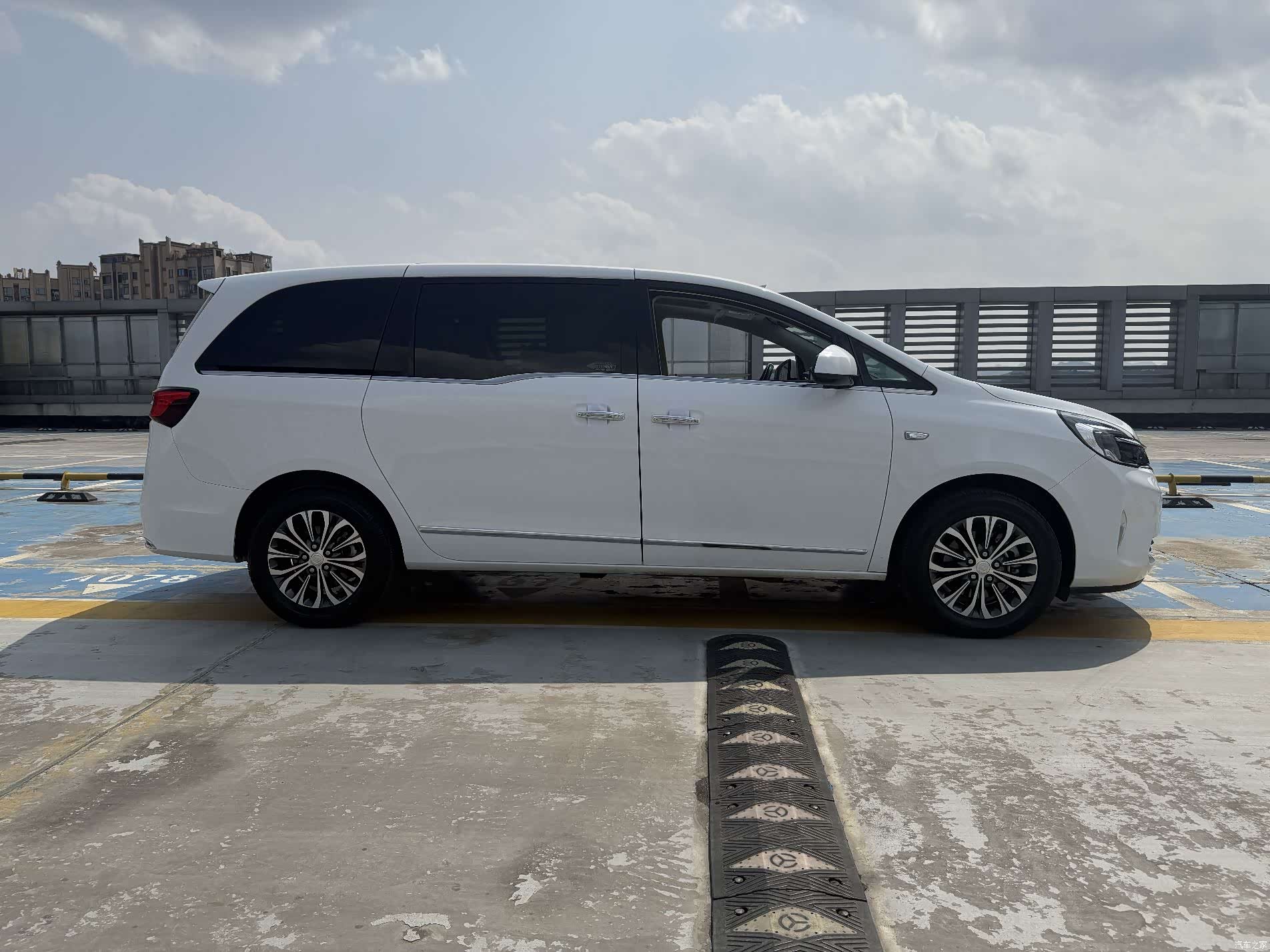 Buick GL8, 2022 4