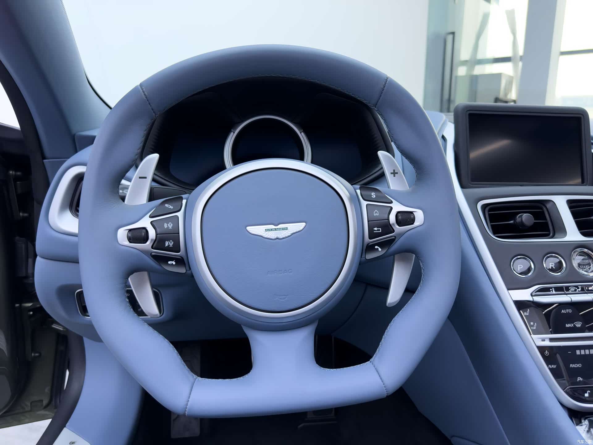 Aston Martin DB11, 2023 20