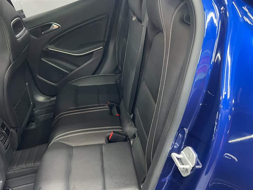 Mercedes-Benz GLA Mercedes-Benz GLA