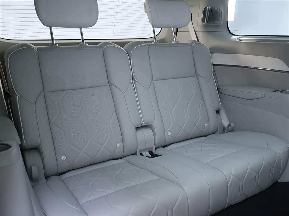 Volvo EM90