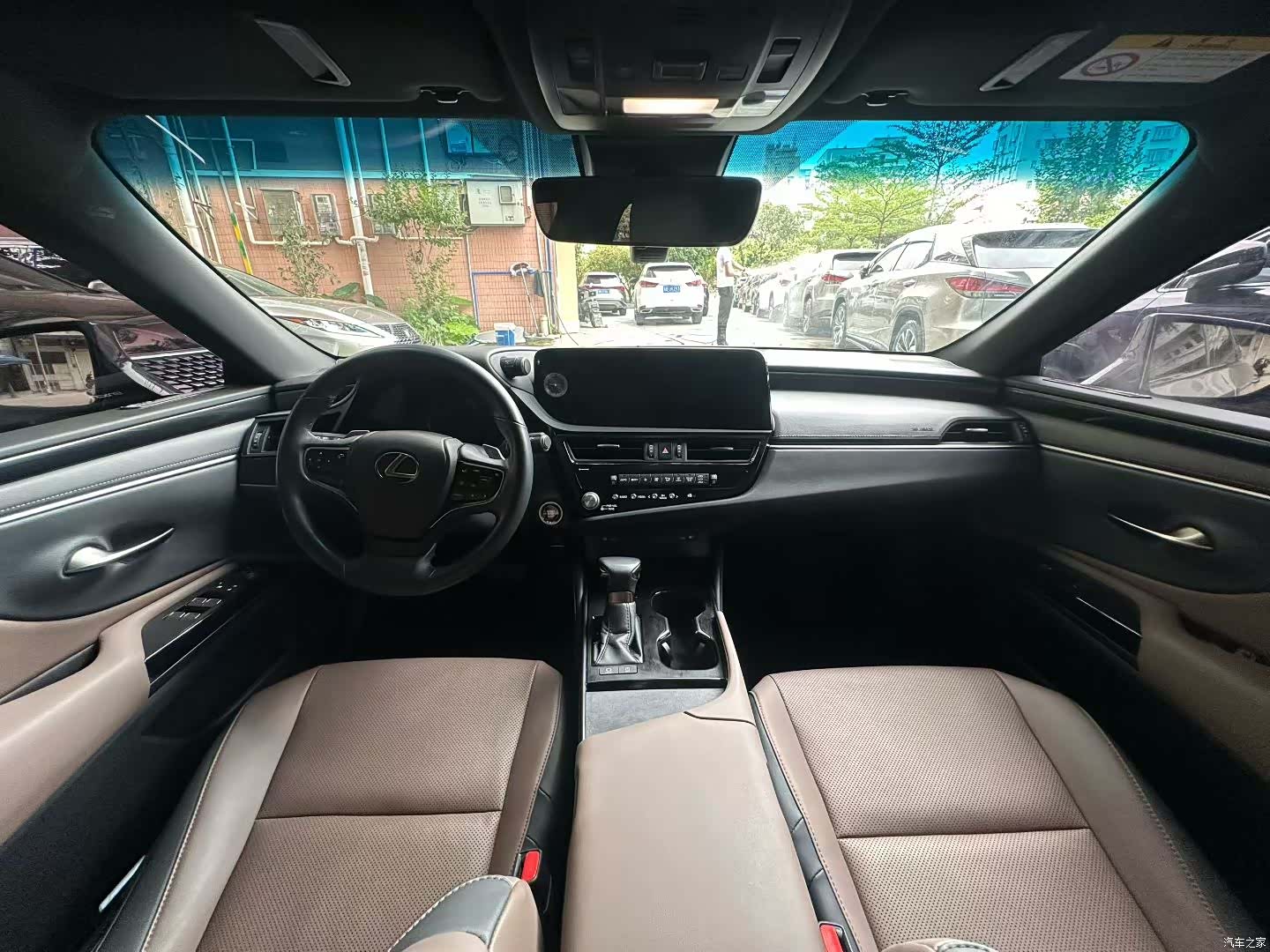 Lexus ES, 2023 все фото