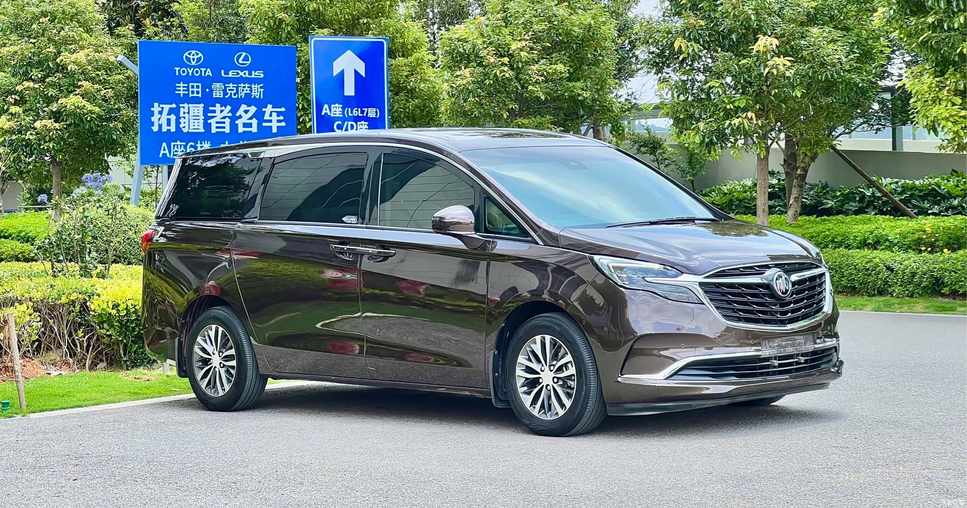 Buick GL8, 2021 3