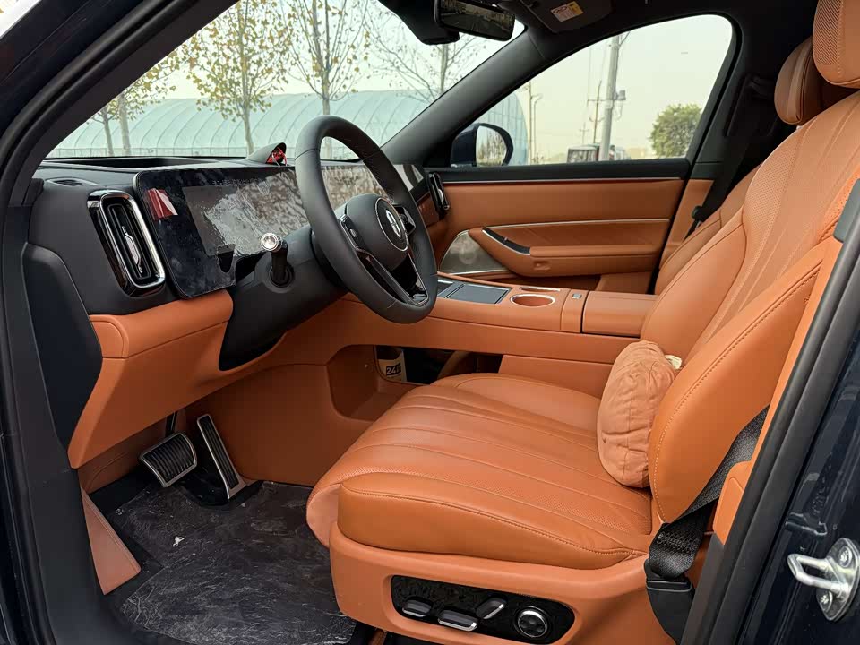 AITO Ask the world M8