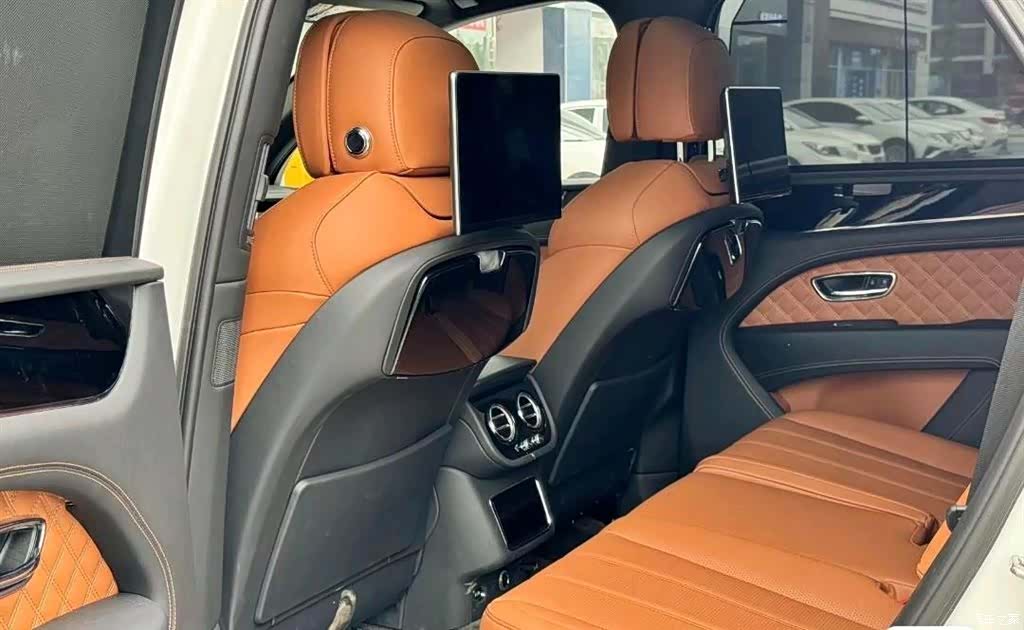 Bentley Bentayga, 2022 все фото