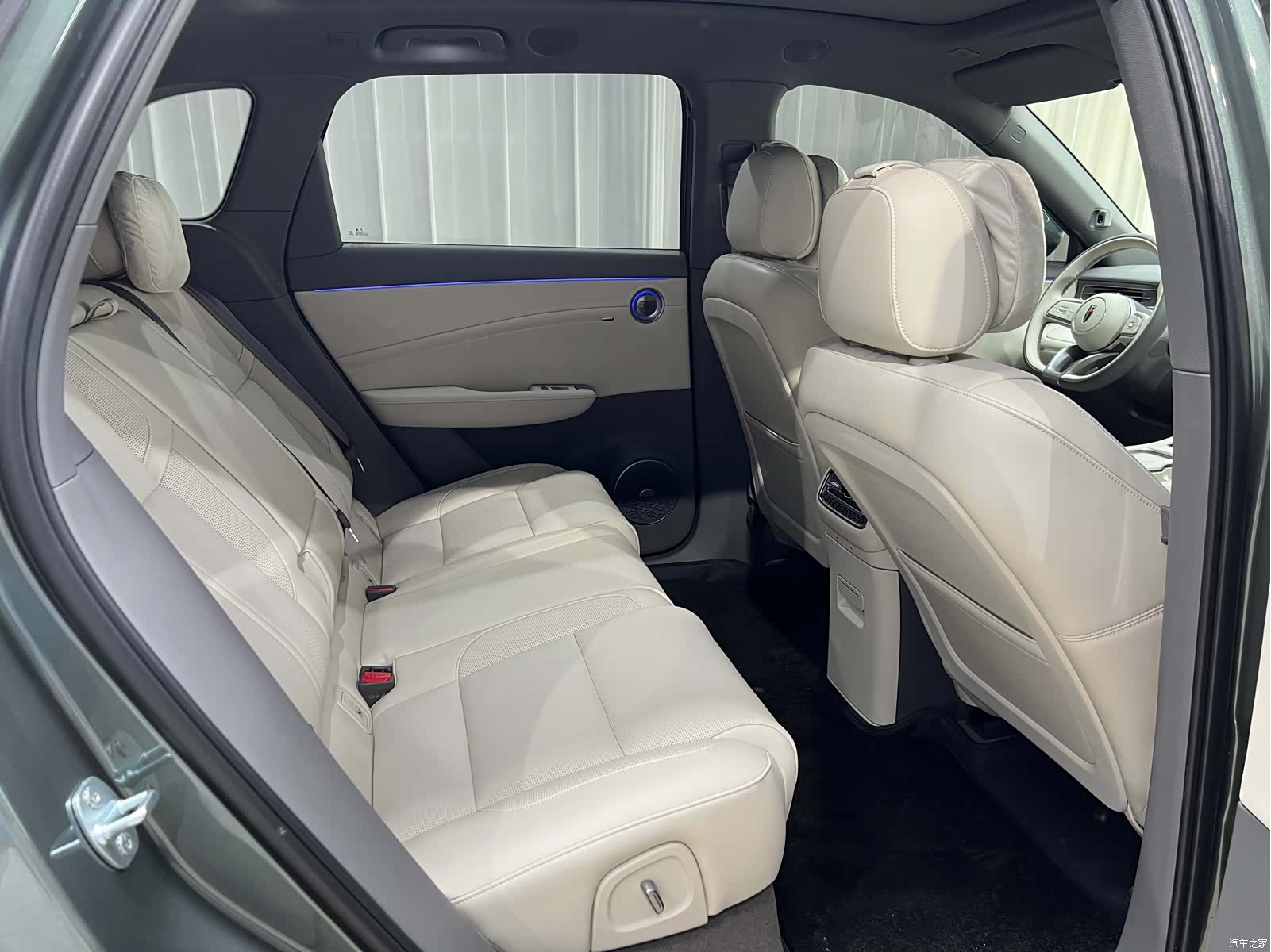 Hongqi HS6, 2026 10