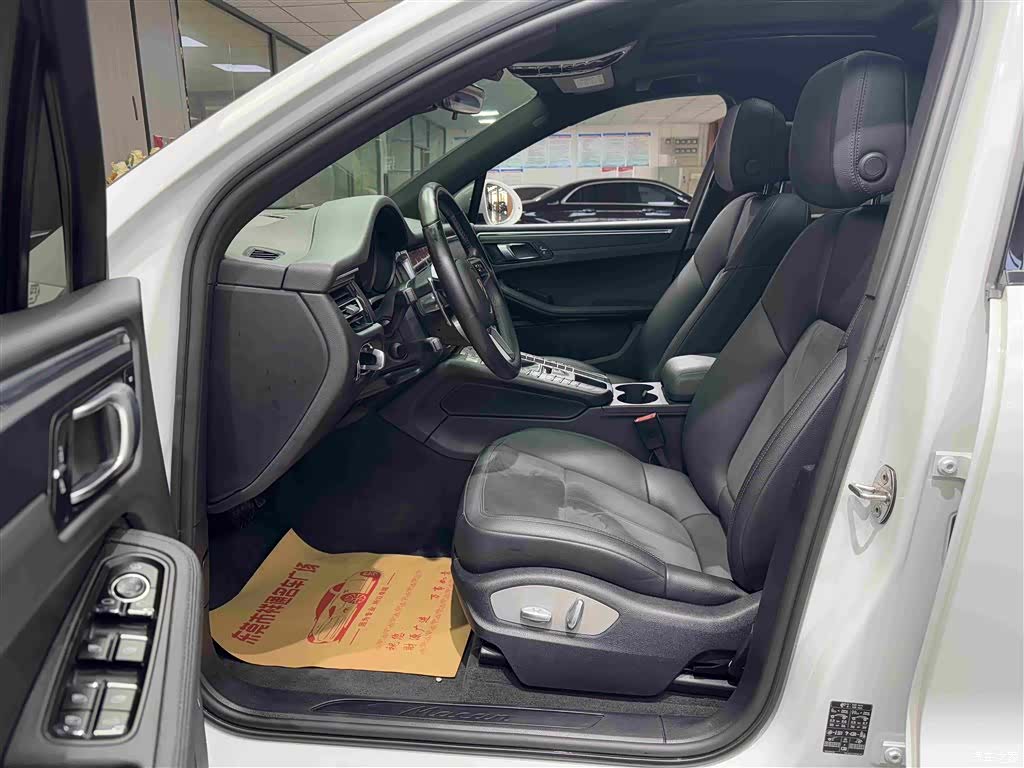 Porsche Macan, 2021 все фото