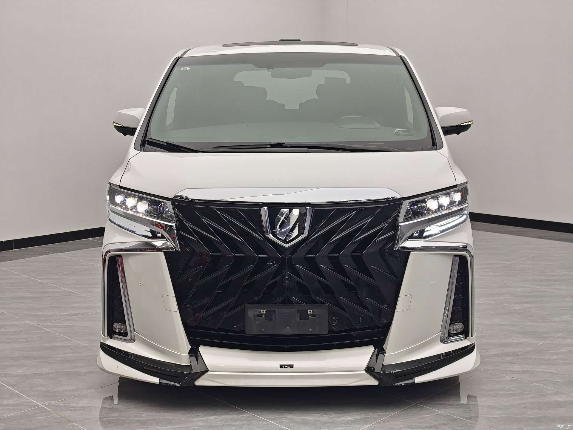 Toyota Alphard, 2018 2