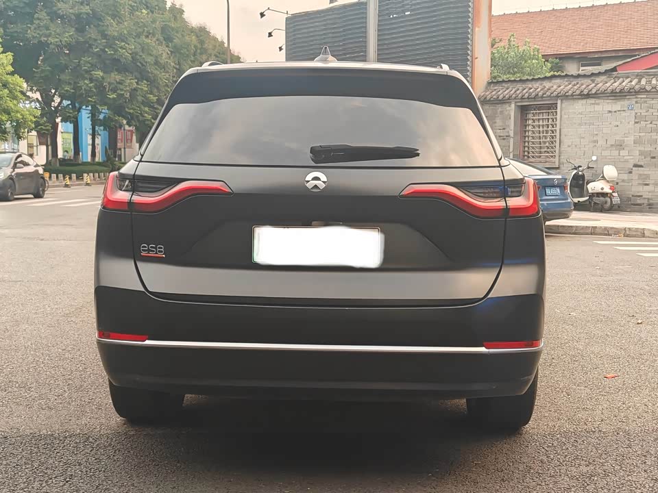 NIO ES8