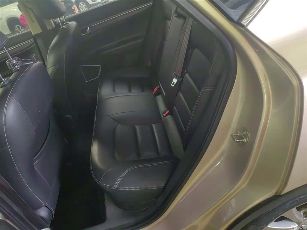 Geely Emgrand, 2017 17