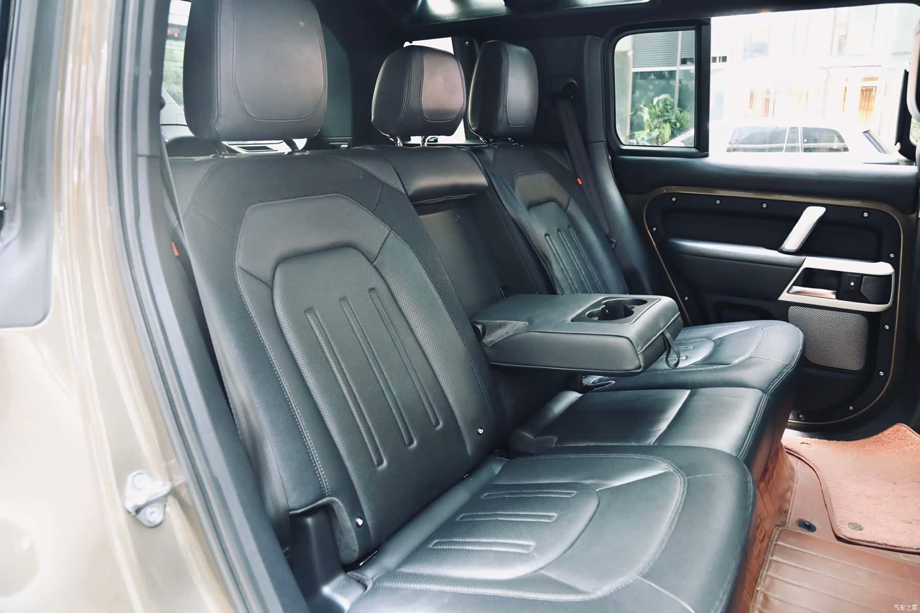 Land Rover Defender, 2021 13