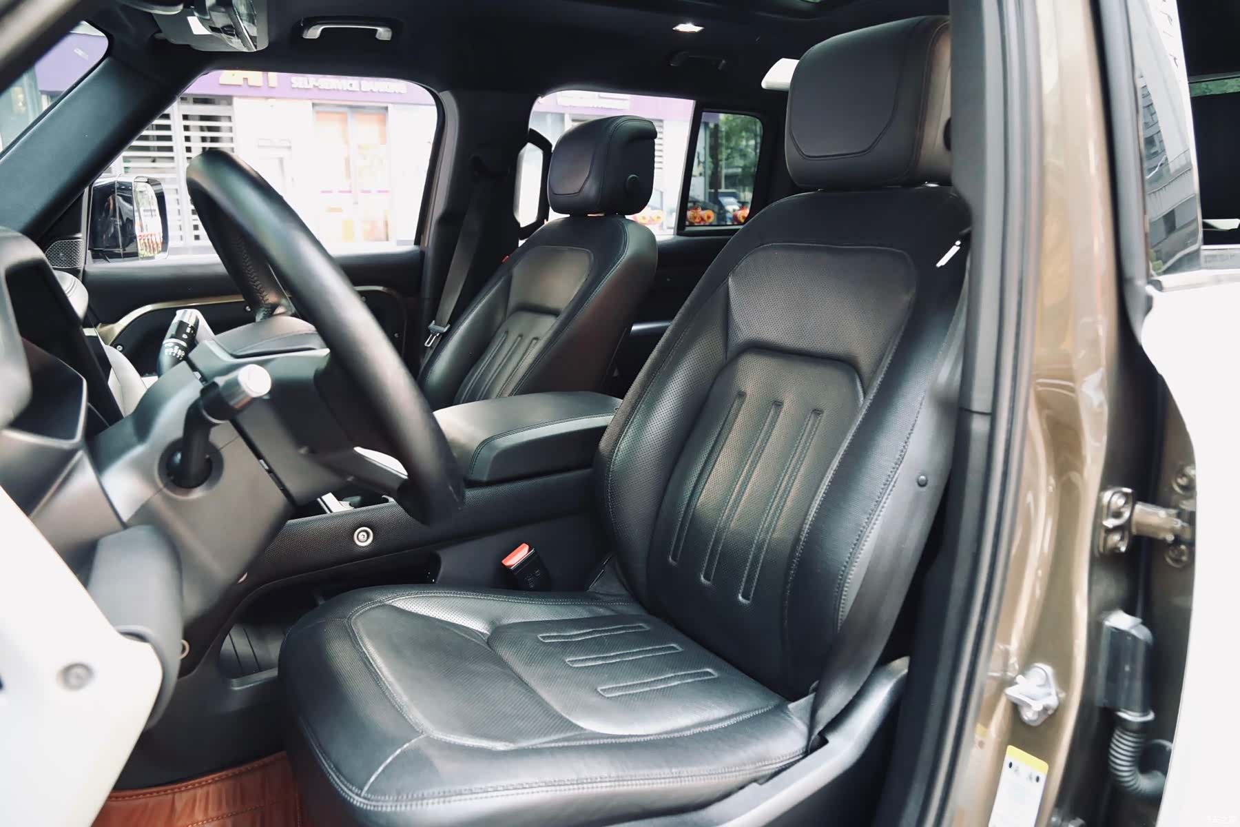 Land Rover Defender, 2021 11