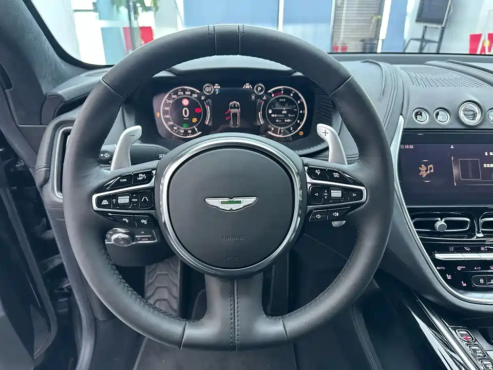 Aston Martin DBX Aston Martin DBX