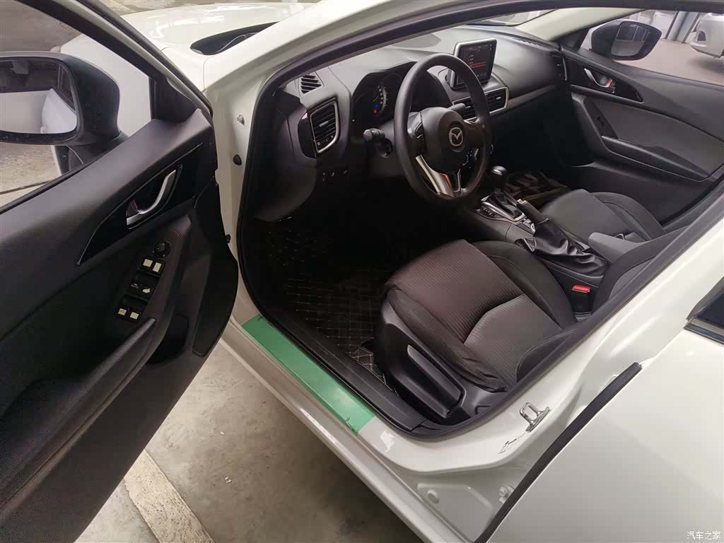 Mazda Mazda3, 2015 16