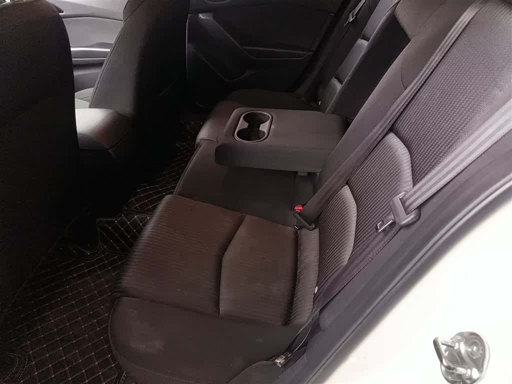 Mazda Mazda3, 2015 17