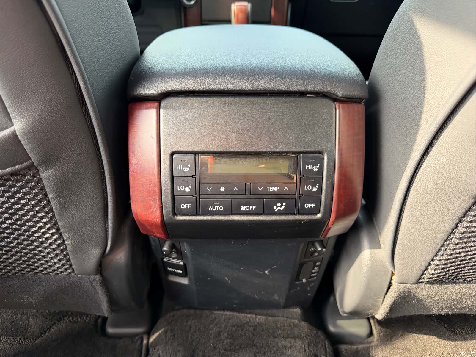 Toyota Prado, 2015 14
