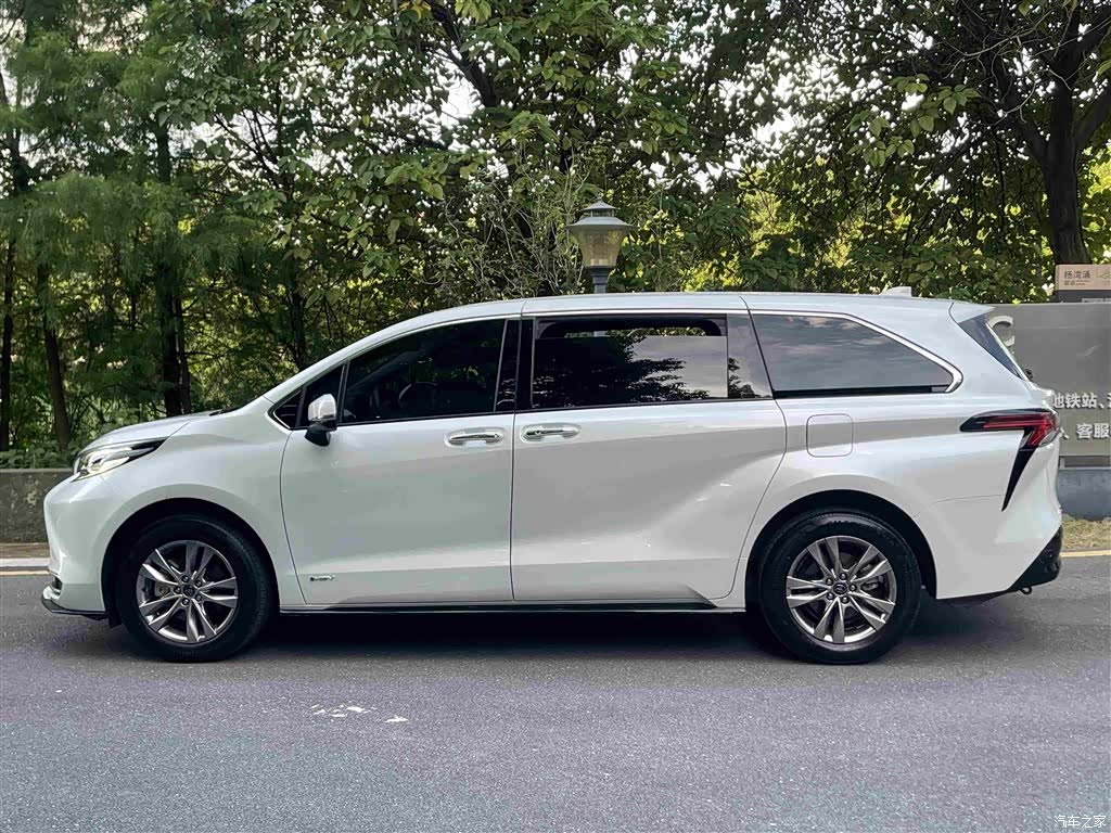 Toyota Sienna, 2024 4
