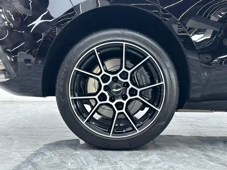 Aston Martin DBX Aston Martin DBX