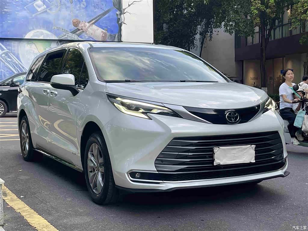 Toyota Sienna, 2024 3