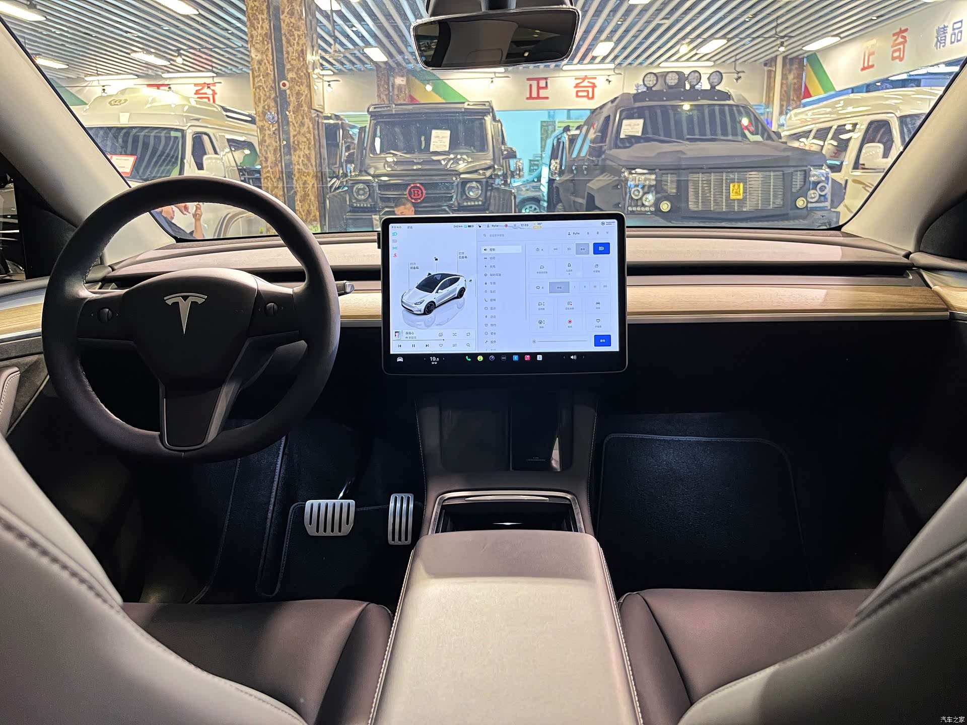 Tesla Model Y, 2023 23