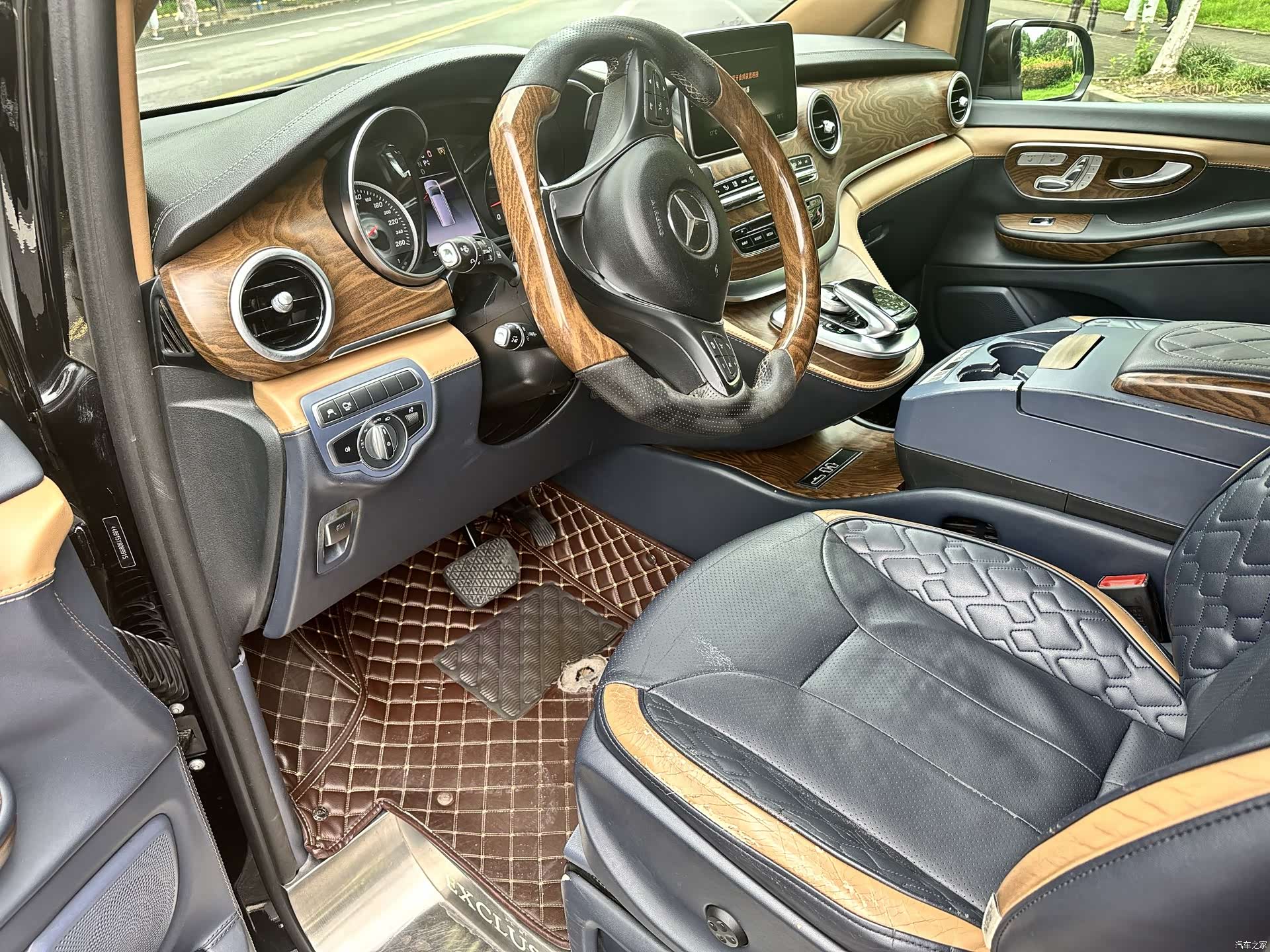 Mercedes-Benz V-Class, 2020 9