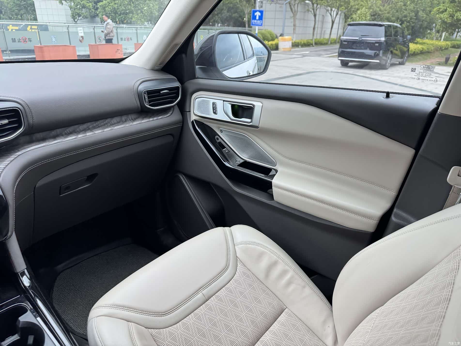 Ford Explorer, 2020 12