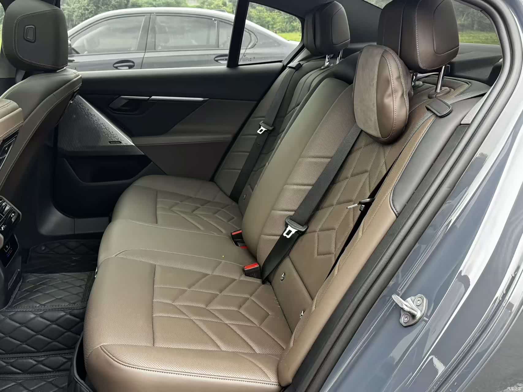 BMW 5 Series, 2024 15