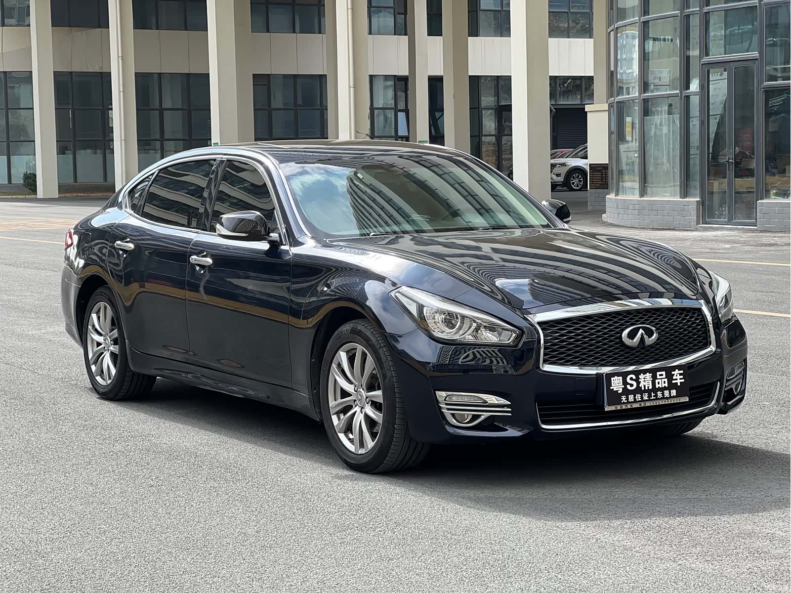 Infiniti Q70, 2018 3