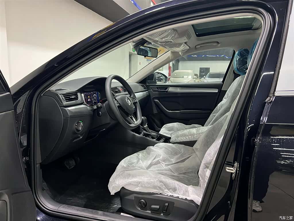 Skoda Superb, 2025 7
