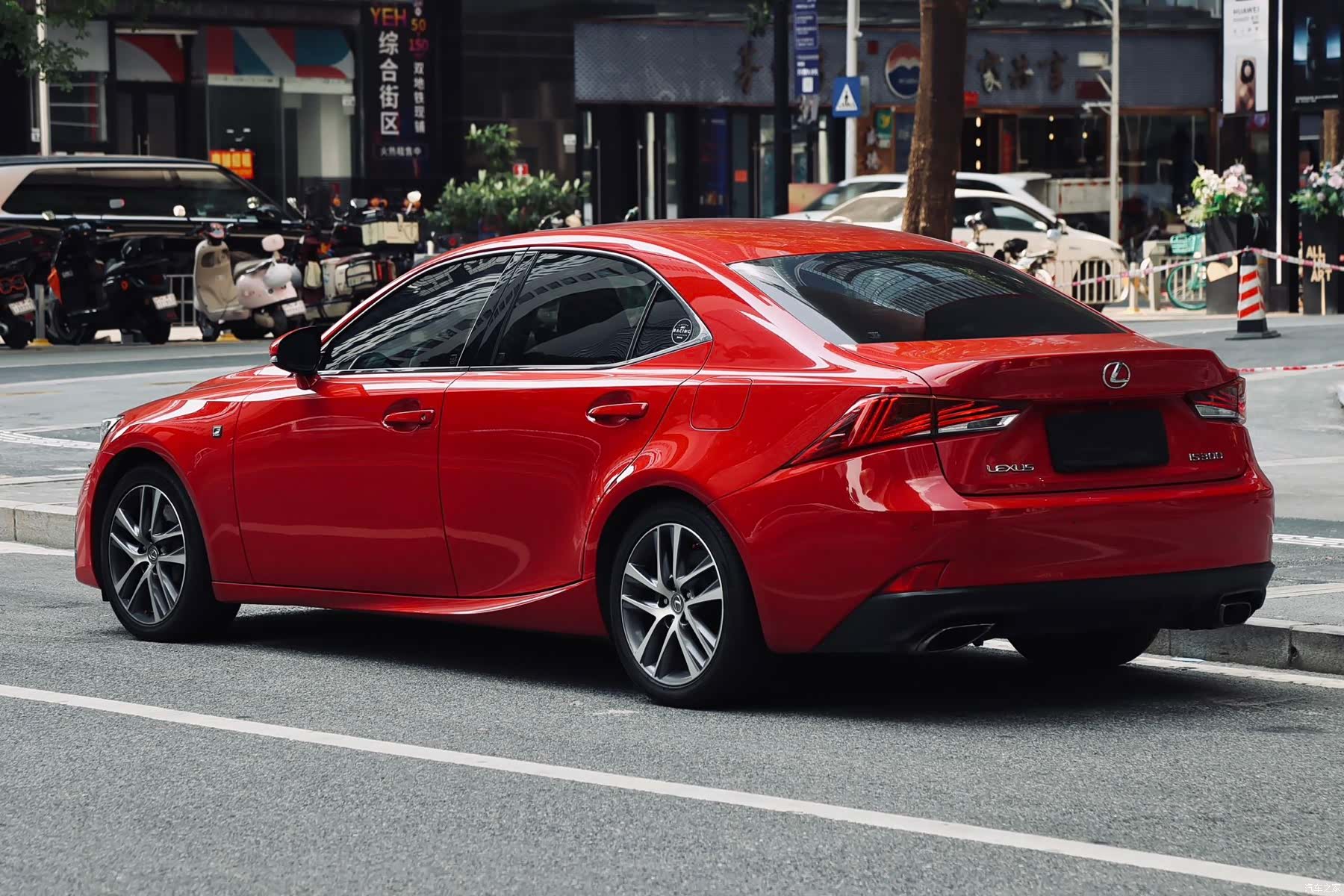 Lexus IS, 2017 3