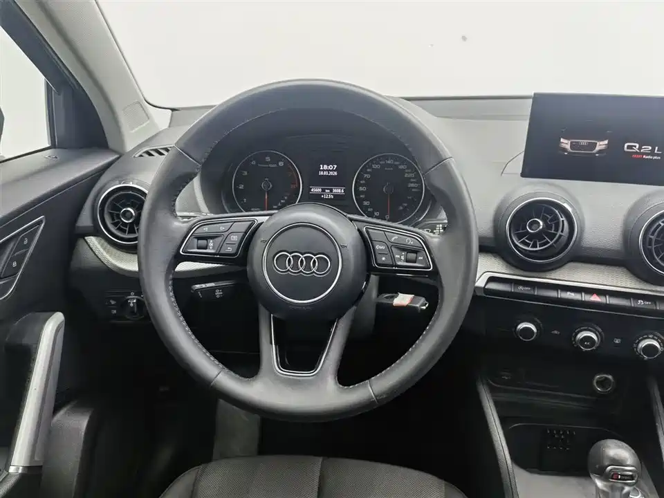 Audi Q2L